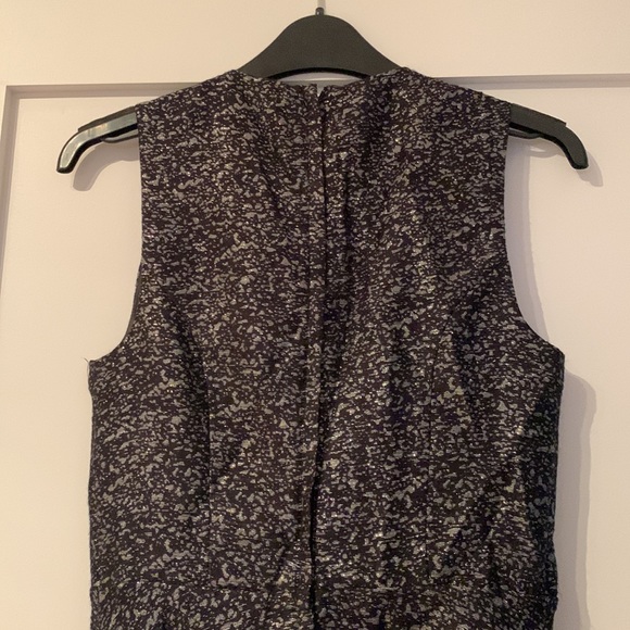 Lovely R&W dress with embroidered neckline - Picture 4 of 5